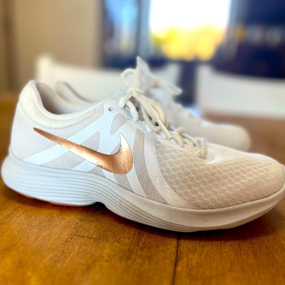 Nike running/walking shoes Sz 8